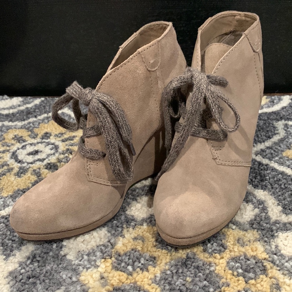 Super cute Dolce Vita booties